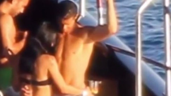 Çapkın Ronaldo fena yakalandı