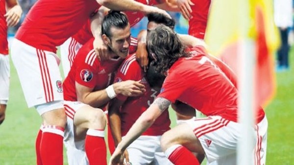 Galler'de grup liderliği sevinci