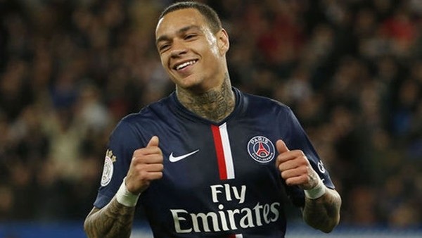 Fenerbahçe'den van der Wiel hamlesi