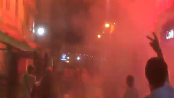 İngiliz ve Rus taraftarlar arasında arbede çıktı