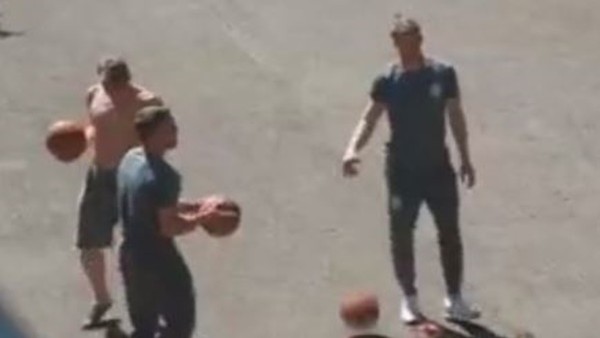 Lukas Podolski'nin basketbol keyfi!