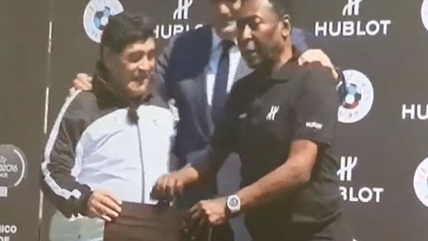 Maradona ve Pele kozlarını paylaştı