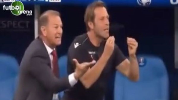 Kulübede senkronize hareketler