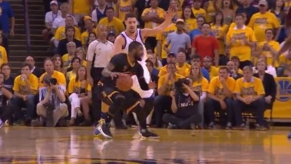 İzleseneVideolarSpor  NBA Finalince yapılan ne güzel 5 hareket