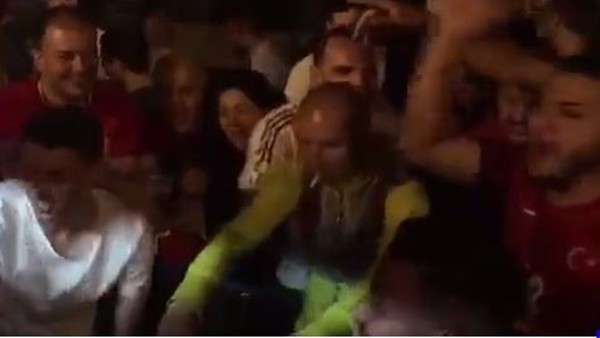 Türk ve İspanyol taraftarlar birlikte eğlendi