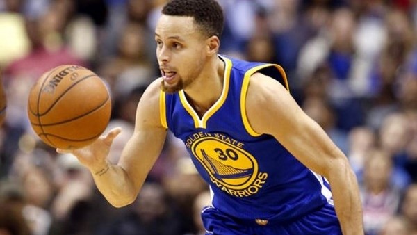 Stephen Curry mesafe tanımıyor