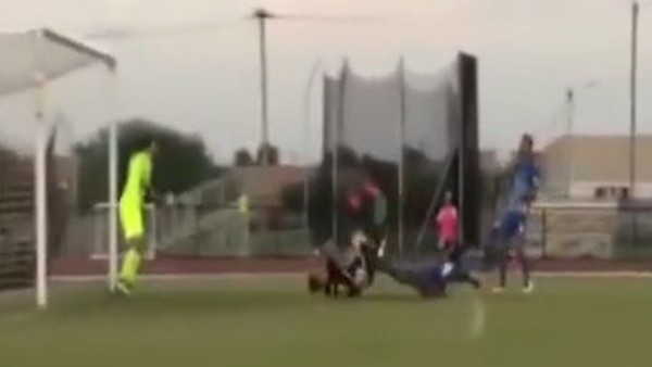 Böyle kaleci düşman başına!