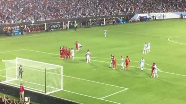 Messi'nin Panama'ya attığı harika frikik golü (Tribin Çekimi)