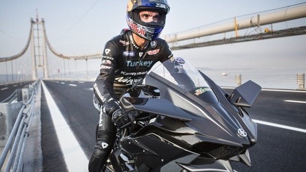 Kenan Sofuoğlu, Osmangazi Köprüsü'nde 400 kilometre hıza ulaştı!