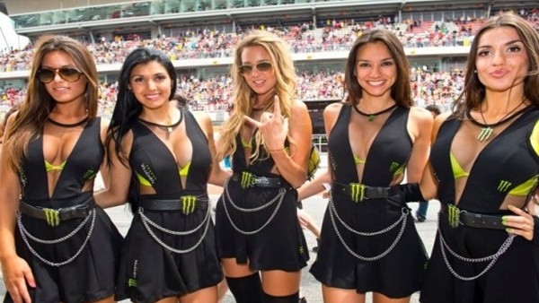 Barcelona'da padok kızları yarışa renk kattı