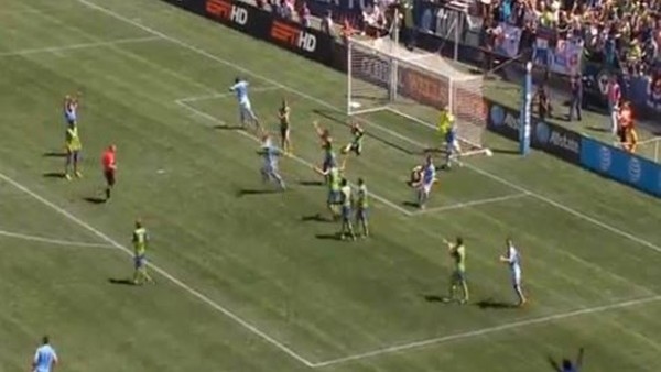 Frank Lampard ilginç pozisyonda golünü attı