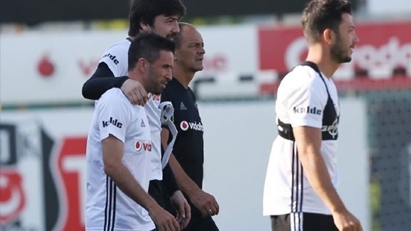 Gökhan Gönül, Beşiktaş ile ilk antrenmanına çıktı