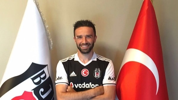 Beşiktaş, Gökhan Gönül'ü resmen açıkladı