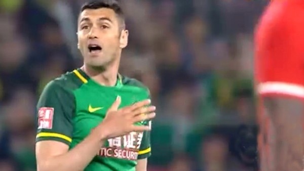 Burak Yılmaz yine saç baş yoldurdu