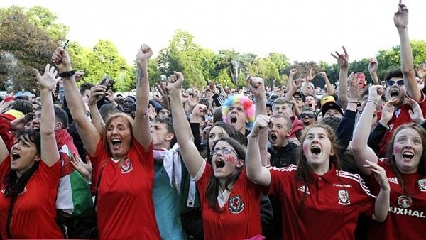 Galler taraftarlarının yarı final coşkusu