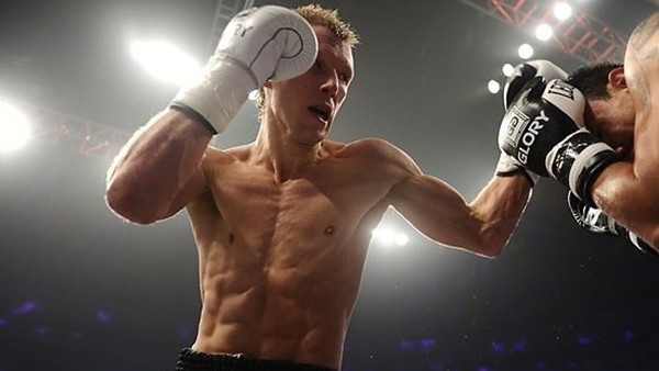 Zinedine'den bayıltan sağ kroşe