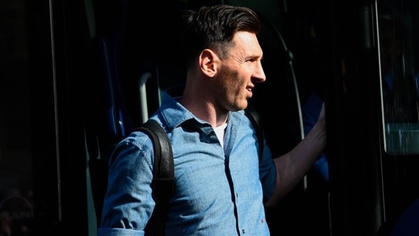Messi'nin önüne geçen koruma