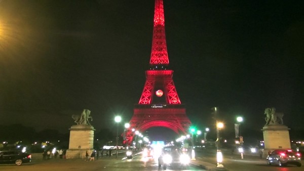 Eyfel Kulesi, İstanbul İçin Kırmızı Beyaz!