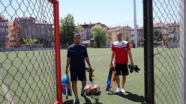 Milyonluk golcü halı sahada