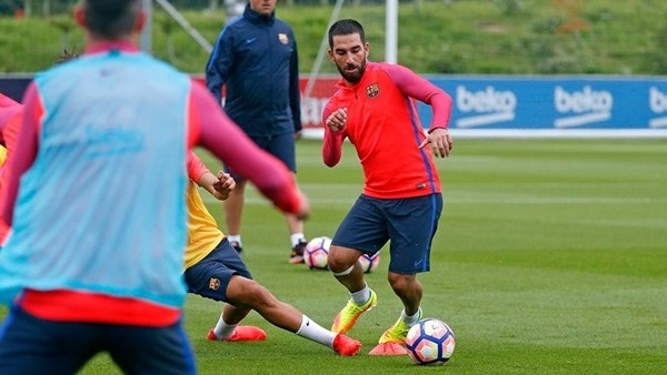 Arda Turan, Barcelona ile antrenmanlara başladı