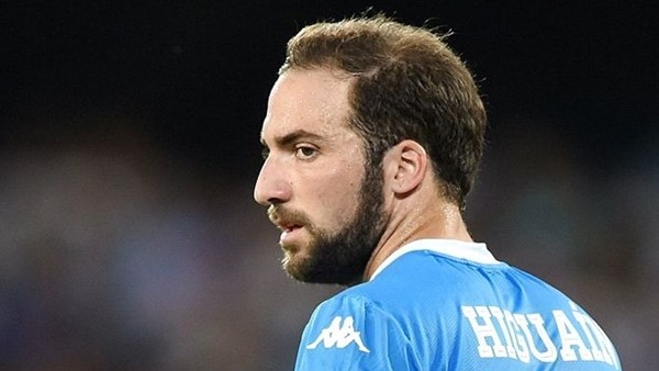 Higuain'in forması yakıldı