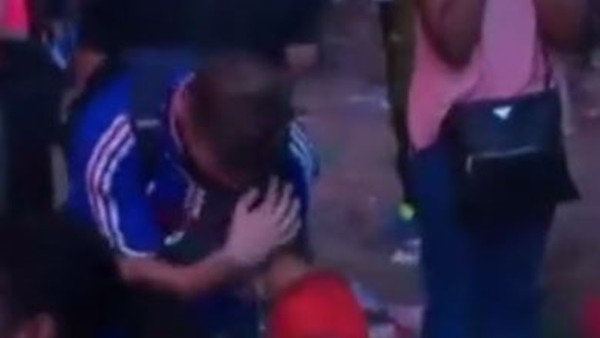 Fransız taraftarı küçük Portekizli teselli etti