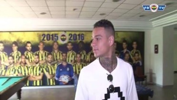 Fenerbahçe'nin yeni transferi Gregory van der Wiel tesisleri gezdi