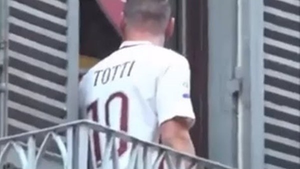 Efsaneyi balkona kitlediler