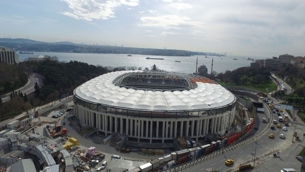 Helikopter Vodafone Arena'ya indi