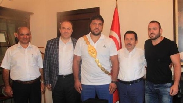 Başpehlivan Recep Kara'nın adı spor salonuna verilecek