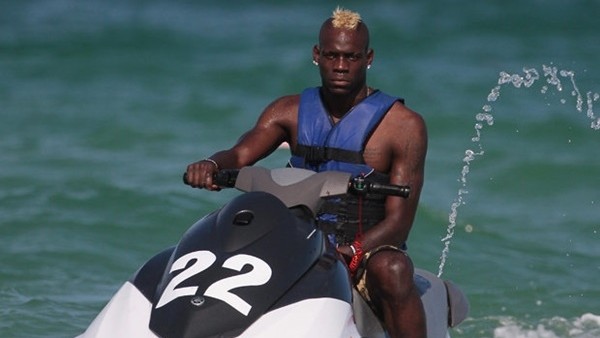 Balotelli tatilin tadını çıkartıyor