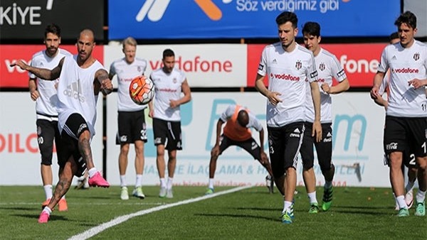 Oğuzhan Özyakup'un idmanda attığı şık gol