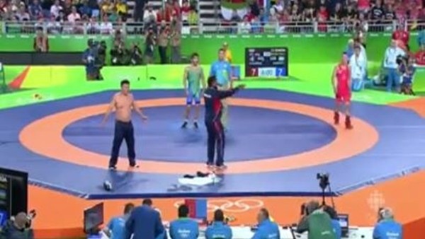 Güreşte görülmemiş protesto