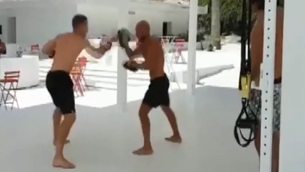 Podolski'den güç gösterisi