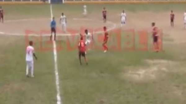 Hakeme önce kafa sonra yumruk