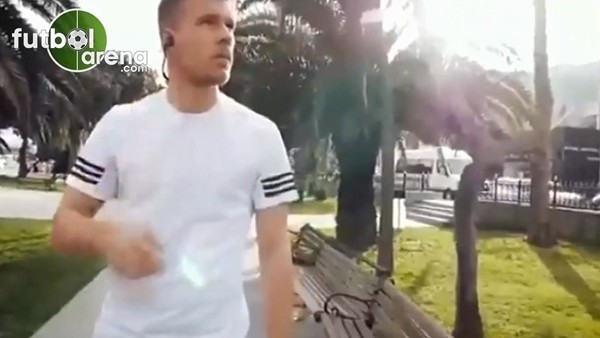 Podolski'den özel klip