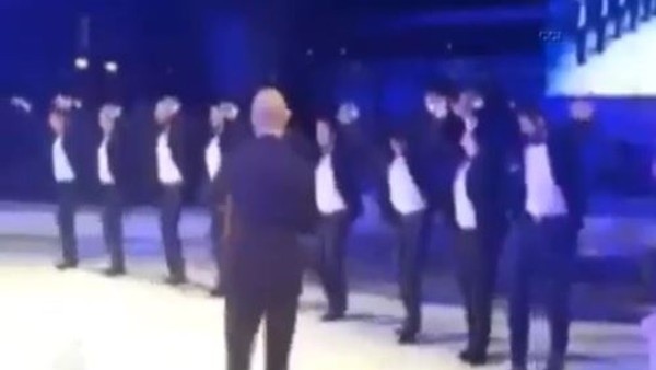 Volkan Demirel'den horon şov