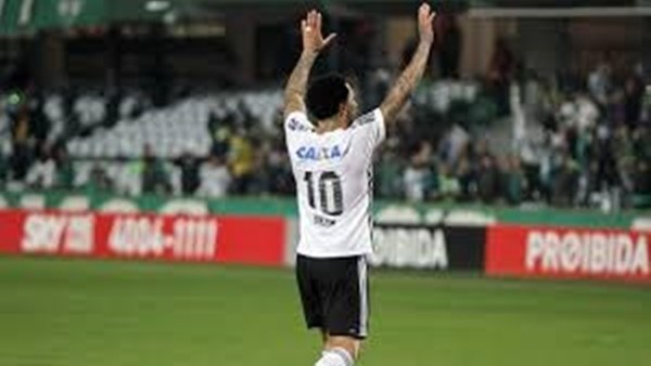 Colin Kazım golünü attı ve sakatlandı