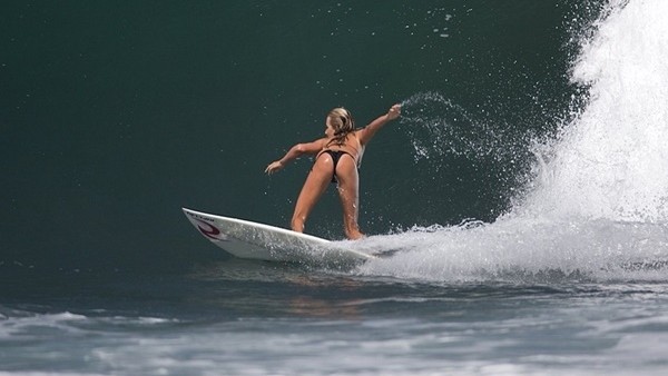 Güzel sporcudan nefes kesen antrenman