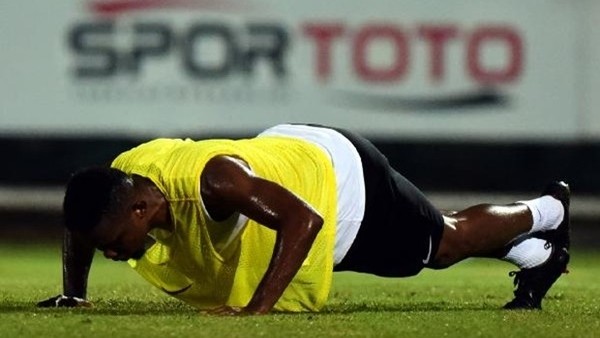 Etoo kendisine ceza verdi