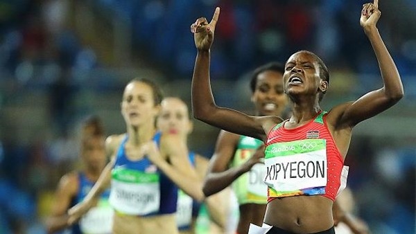 Kenyalı Faith Kipyegon Bayanlar 1500 metrede olimpiyat şampiyonu oldu