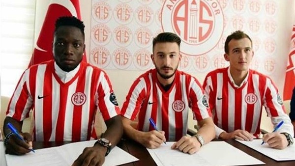 Antalyasporda 3 imza