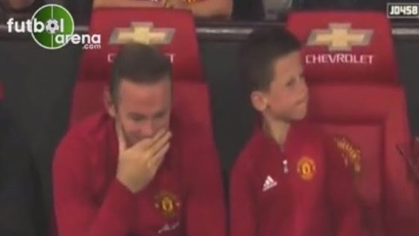 Depay'ın röveşatası Rooney'i güldürdü