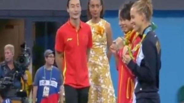 Hem madalyayı kaptı, hem yüzüğü taktı