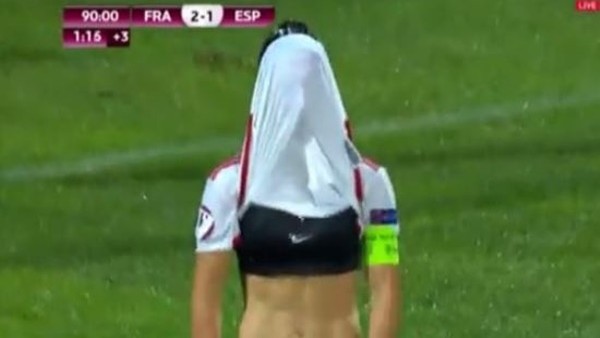 Kadın futbol imkansızı başardı