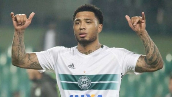 Colin Kazım'dan enfes vole