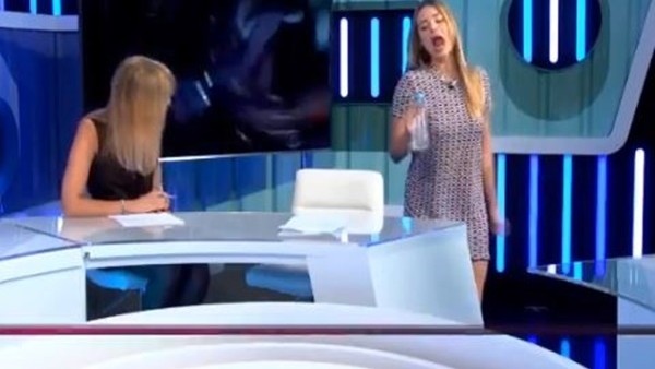 Fenerbahçeli güzelden anlamsız hareketler