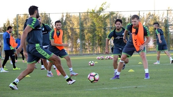 Konyaspor yeni sezon hazırlıklarına yaptığı antrenmanla devam etti