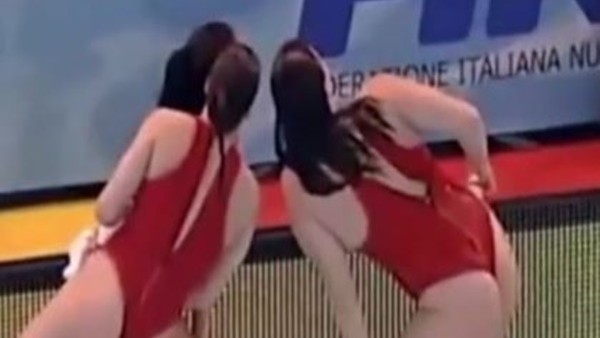 Havuzdan çıktıkları anda dikkatleri üzerilerine çektiler