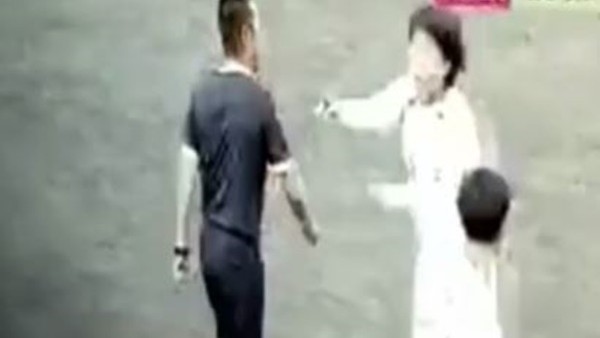 Kadın futbolcuya tekmeye ömür boyu men